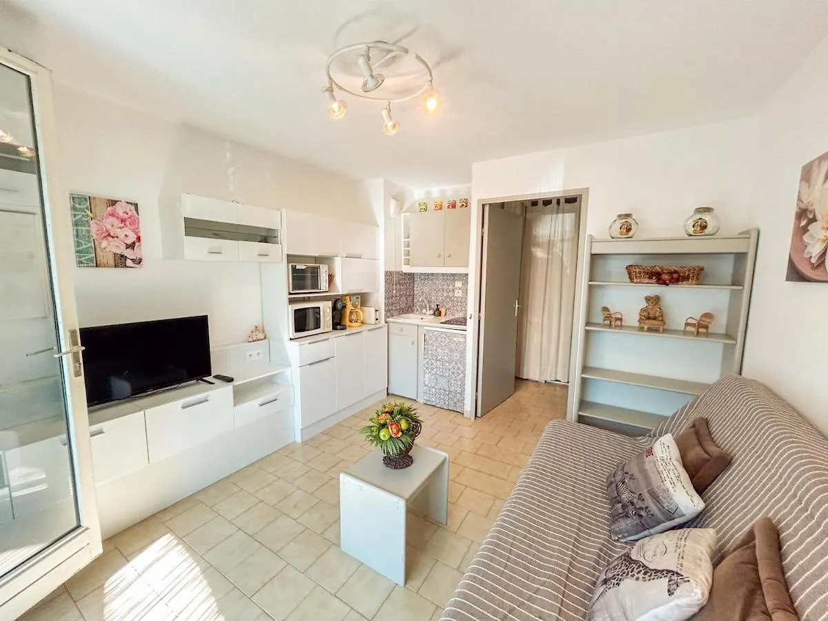 Studio En Rez-De-Jardin A Bandol - Parking